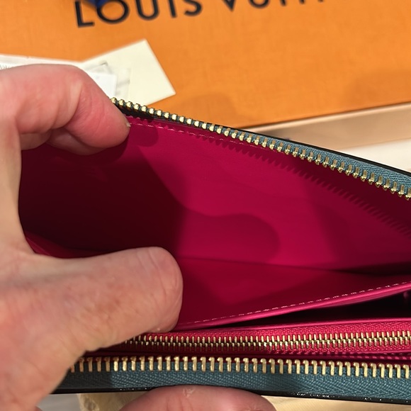‼️SOLD‼️💯% Authentic Louis Vuitton zippy wallet - Picture 12 of 16